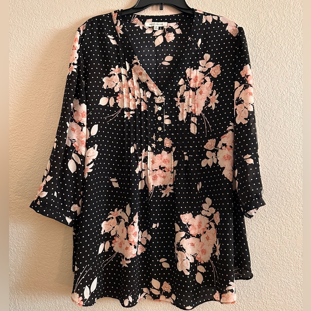 Women's blouse size 2X.